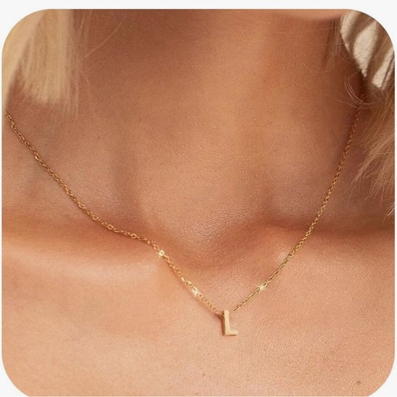 New in box! 18k letter L necklace - Picture 1 of 1